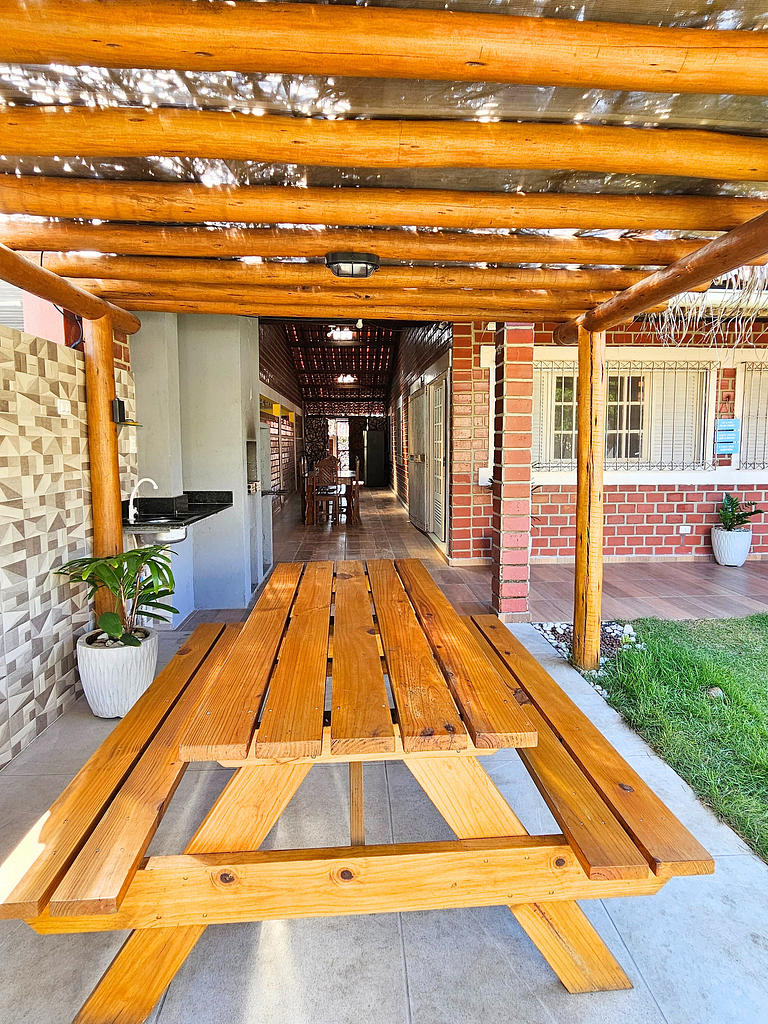 Super House 3 bedrooms 1 suite in a closed condominium Porto